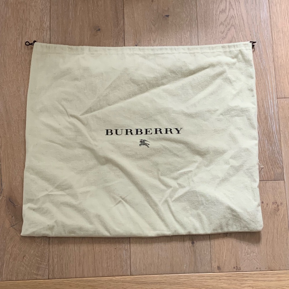 Burberry Tote - Picture 9 of 9